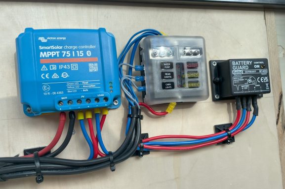 Solar Tracker mit Absicherung und Batterie Guard